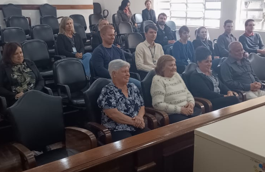 TJPR faz homenagens a magistrados e servidores aposentados em Irati e Guarapuava